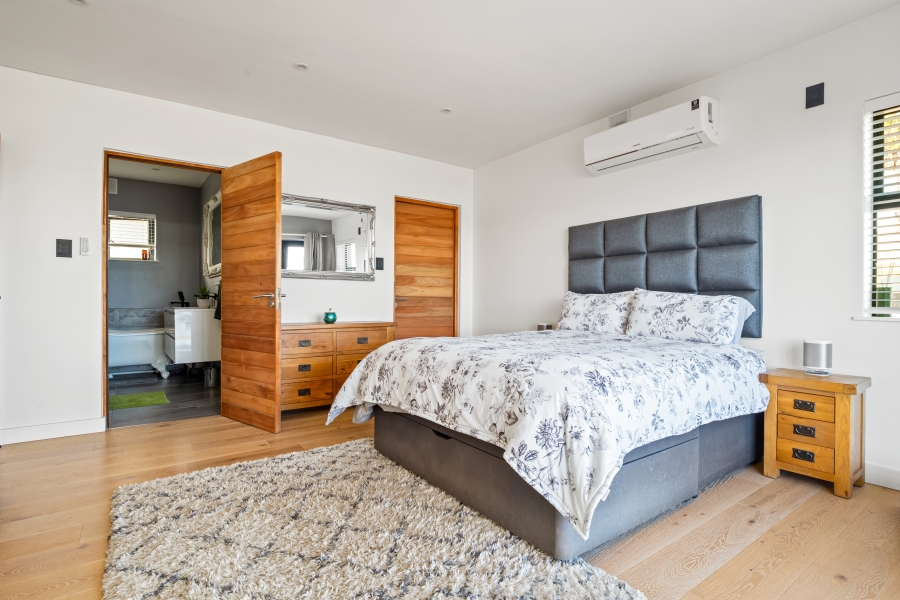 6 Bedroom Property for Sale in Old Place Western Cape